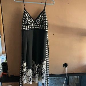 Cute dress ! Ties in the back size large Lg